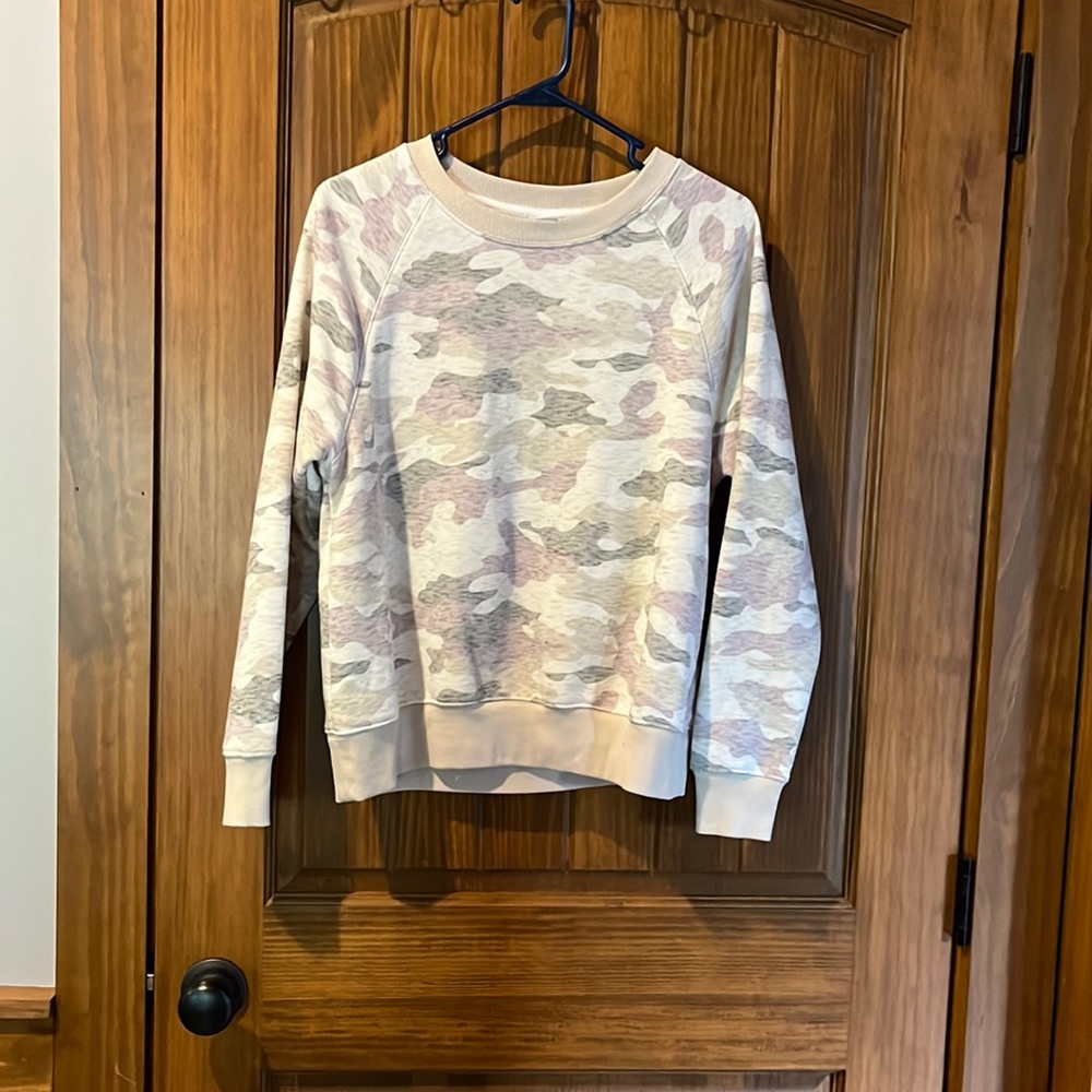 Old Navy camo crewneck